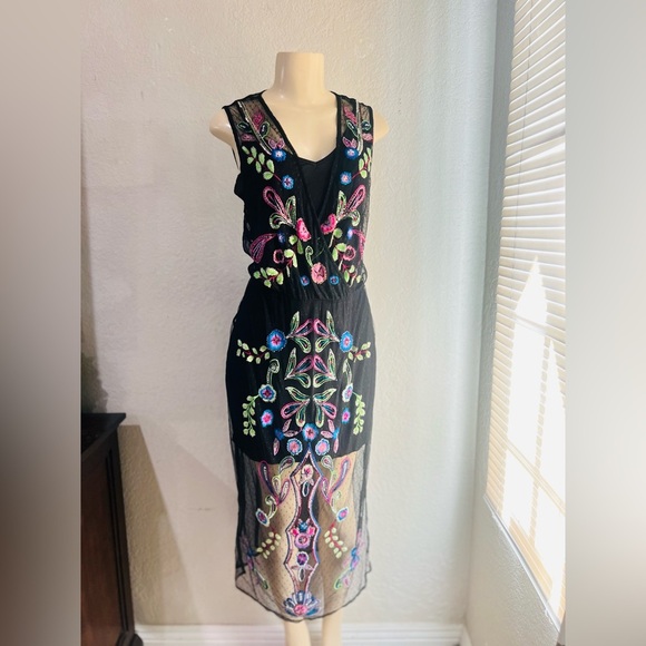 GUESS women’s dress All embroidered beautiful dress size XL stretchy fabric - Picture 1 of 9